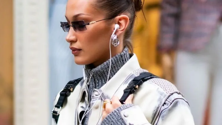 Kablolu Kulaklıkların Görkemli Dönüşü: 2026’da Neden Tekrar "Kablolu" Olduk?