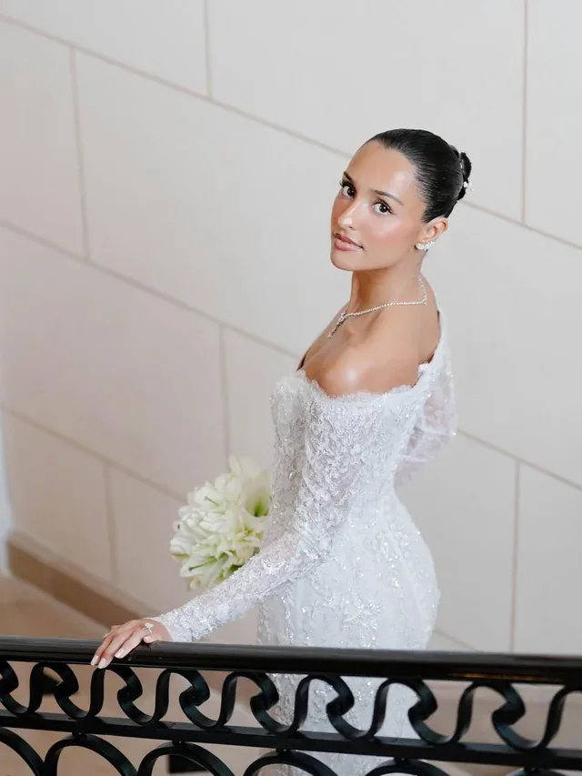 Düğün için Sleek Bun çok özensiz değil mi?